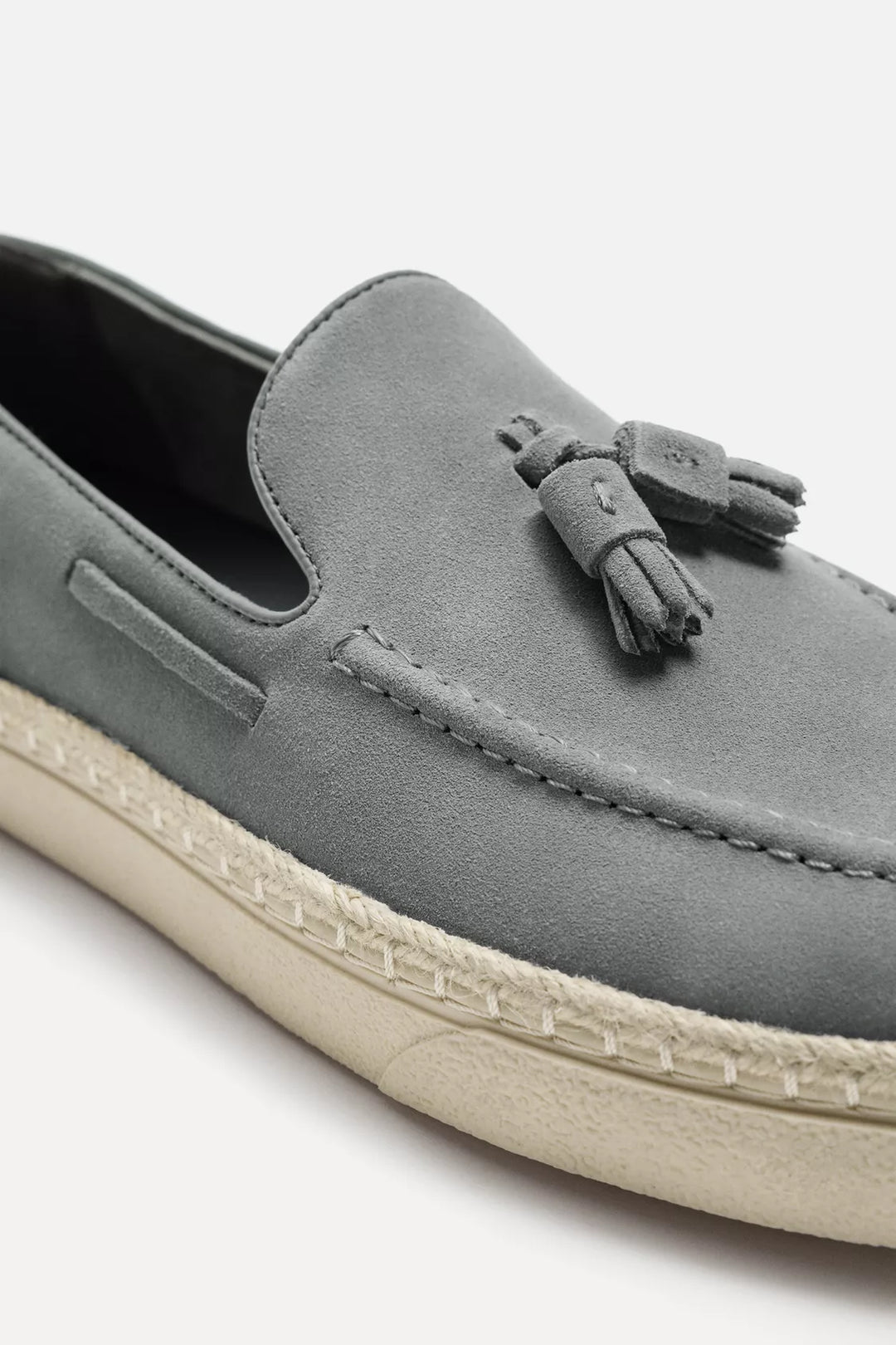 CASUAL LEATHER LOAFERS WITH TASSELS